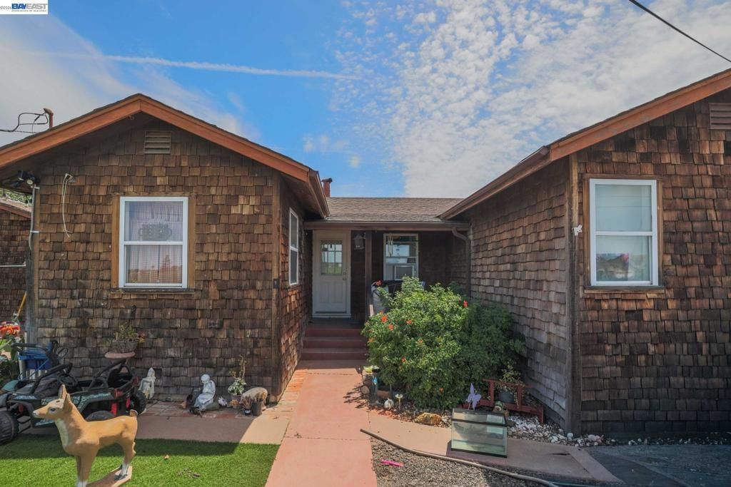 Image 1 of property listing at 20 Kessler Ln, Oakley, CA 94561