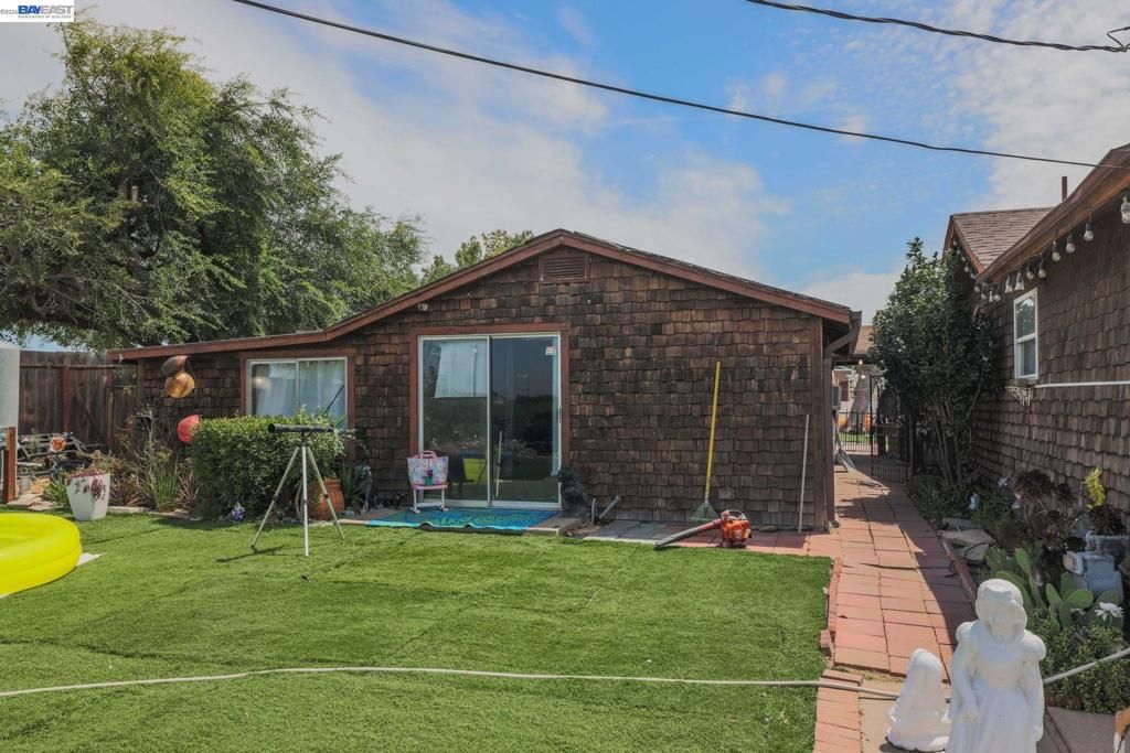 Image 2 of property listing at 20 Kessler Ln, Oakley, CA 94561