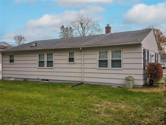 110 Crest Drive, Pawtucket, RI 02861