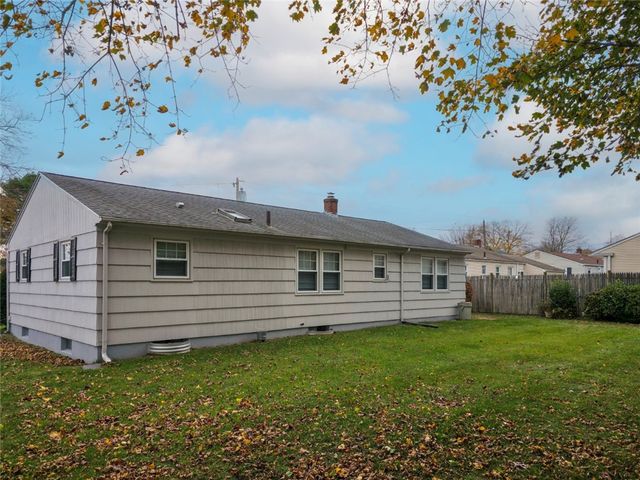 110 Crest Drive, Pawtucket, RI 02861