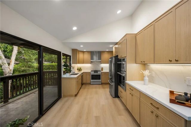 8 Montanas Sud 60, Irvine, CA 92612