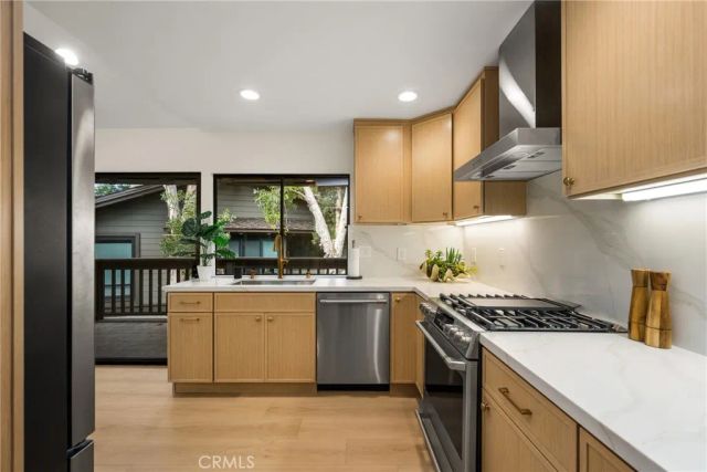 8 Montanas Sud 60, Irvine, CA 92612