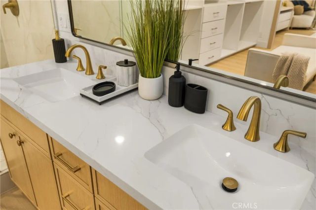 8 Montanas Sud 60, Irvine, CA 92612