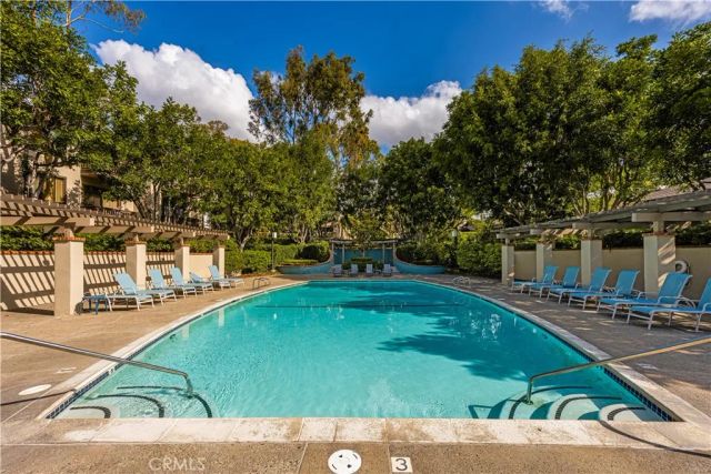 8 Montanas Sud 60, Irvine, CA 92612