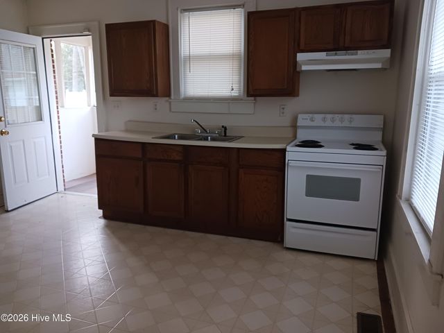 101 W Highland Avenue, Kinston, NC 28501