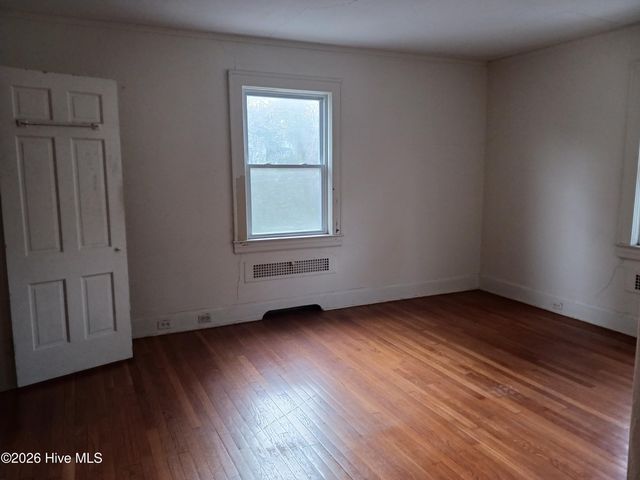 101 W Highland Avenue, Kinston, NC 28501