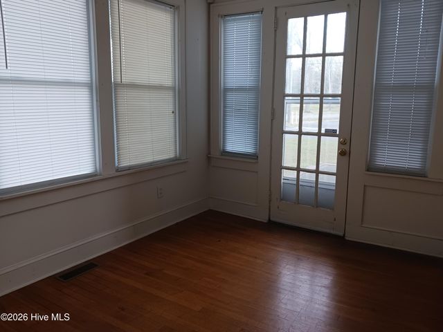 101 W Highland Avenue, Kinston, NC 28501