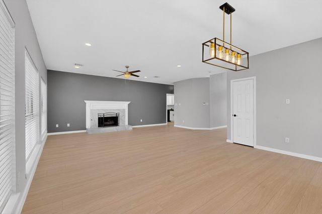 325 Crooked Creek, Garland, TX 75043