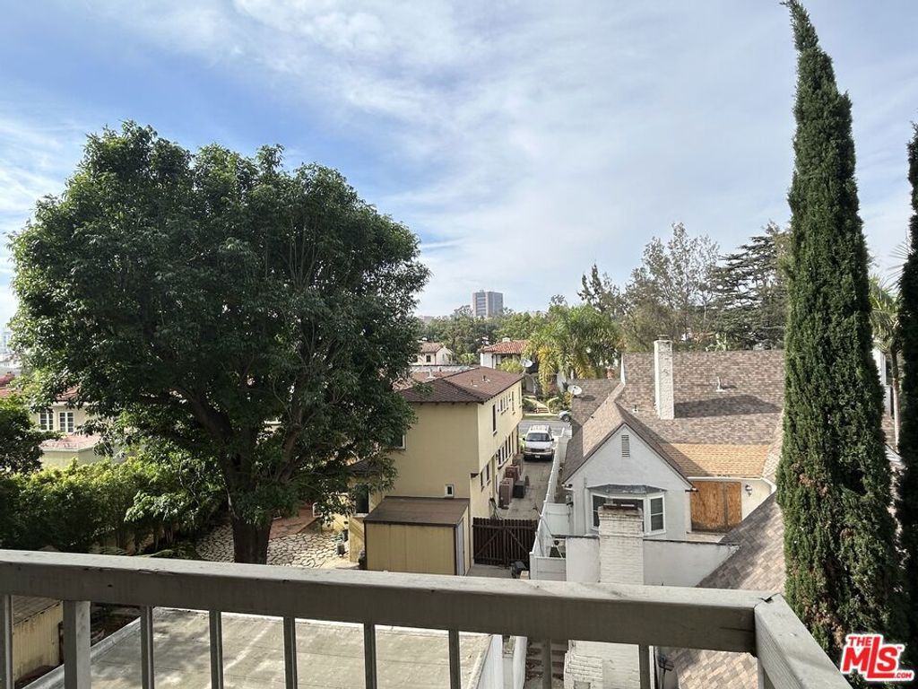 Image 12 of property listing at 10751 Wilshire Boulevard 607, Los Angeles, CA 90024