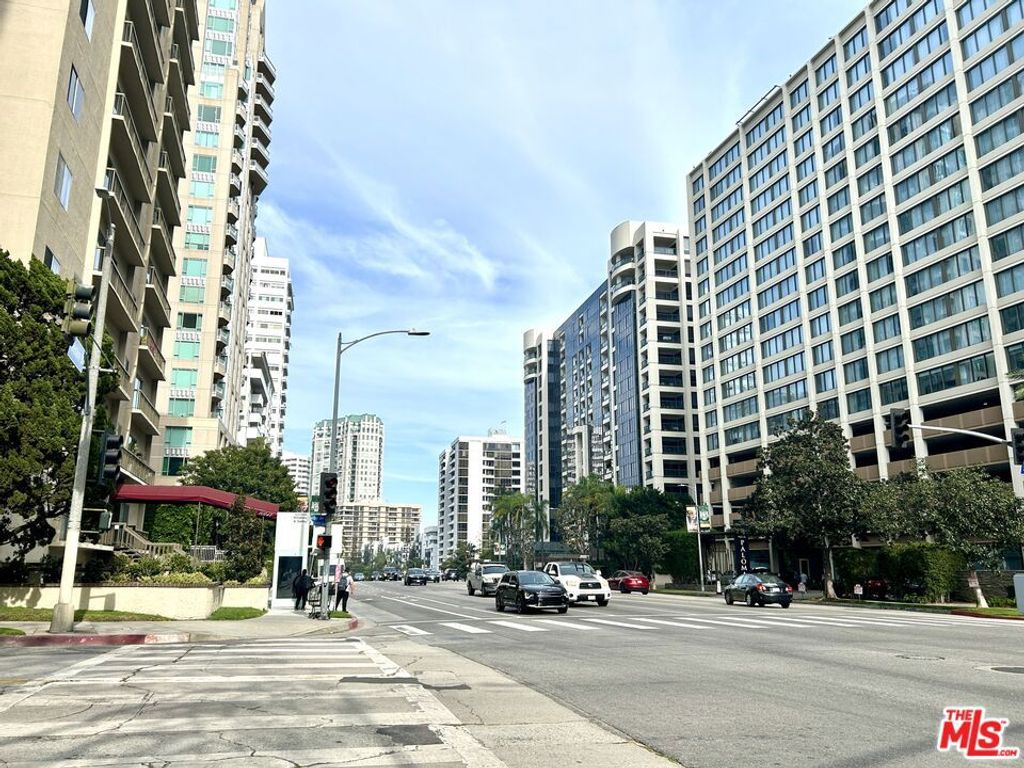 Image 14 of property listing at 10751 Wilshire Boulevard 607, Los Angeles, CA 90024