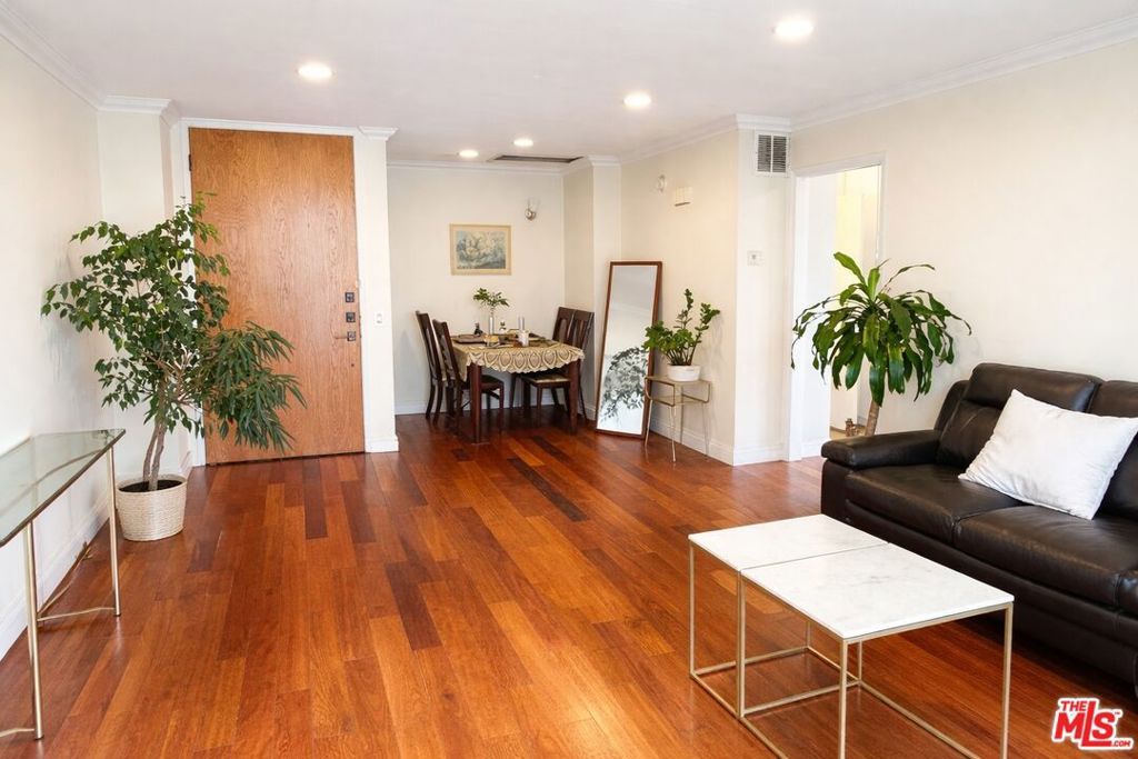 Image 2 of property listing at 10751 Wilshire Boulevard 607, Los Angeles, CA 90024