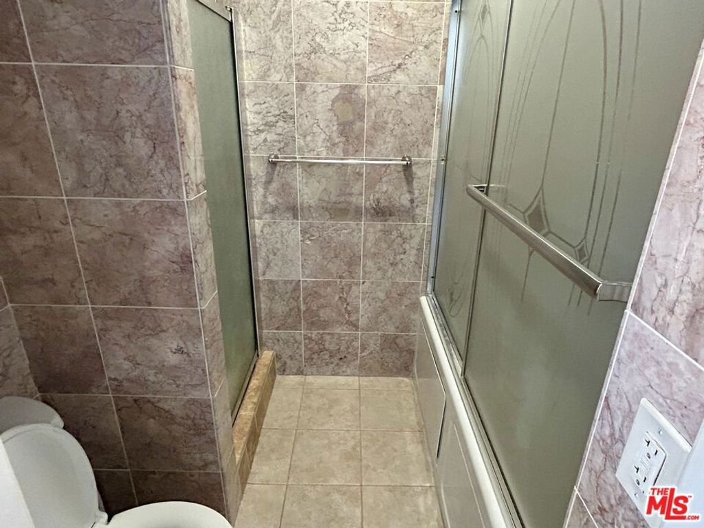 Image 4 of property listing at 10751 Wilshire Boulevard 607, Los Angeles, CA 90024