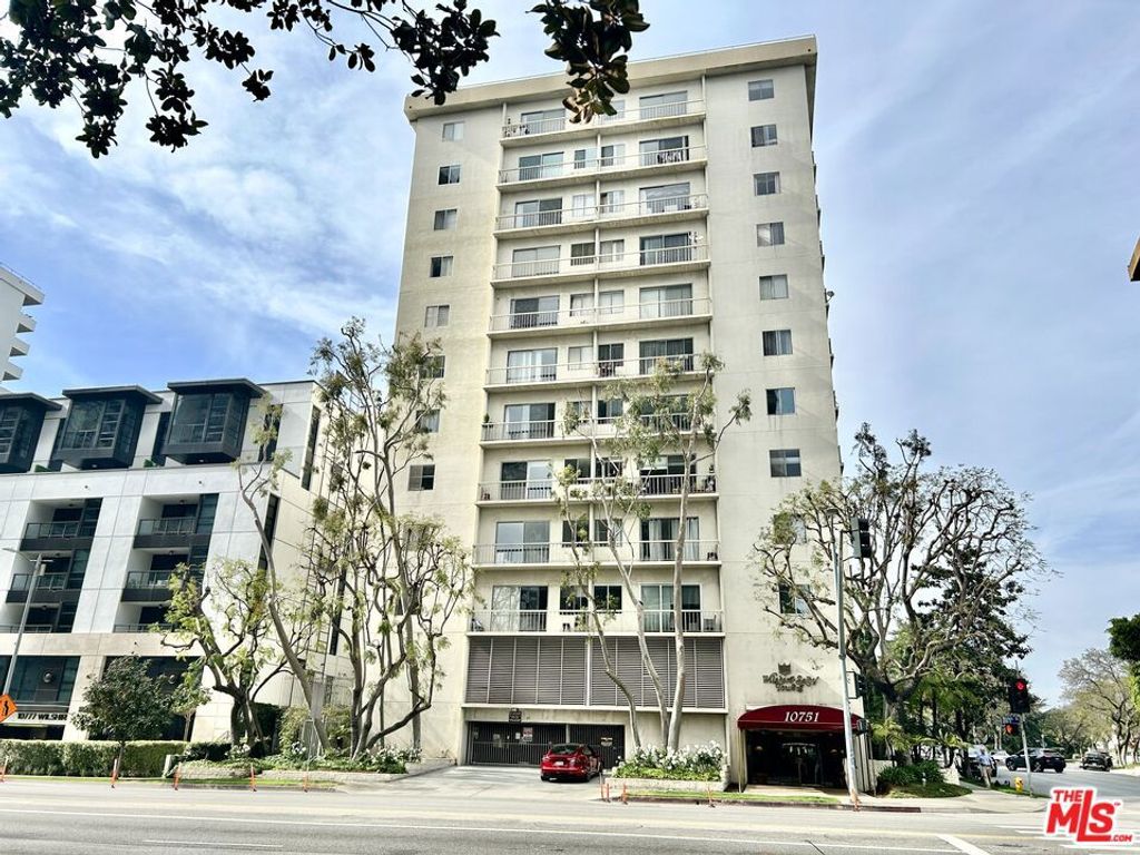 Image 6 of property listing at 10751 Wilshire Boulevard 607, Los Angeles, CA 90024