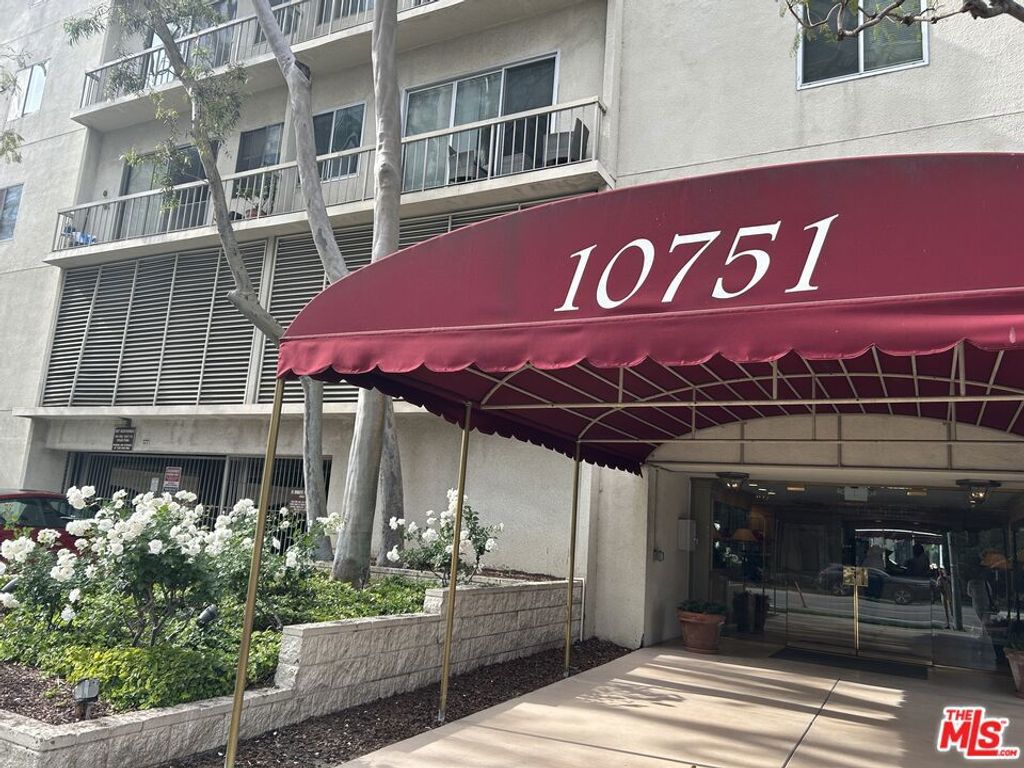 Image 7 of property listing at 10751 Wilshire Boulevard 607, Los Angeles, CA 90024