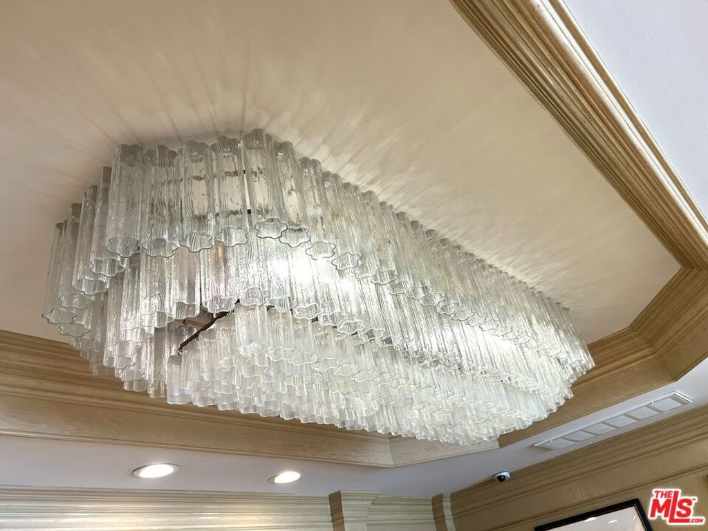 Image 9 of property listing at 10751 Wilshire Boulevard 607, Los Angeles, CA 90024