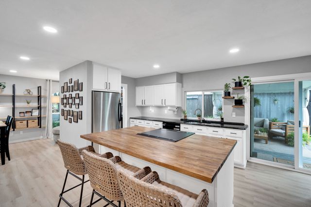 10810 Wallbrook Drive, Dallas, TX 75238