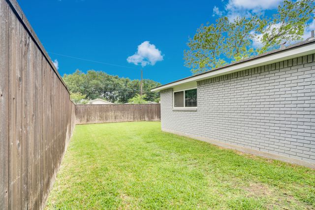 10810 Wallbrook Drive, Dallas, TX 75238