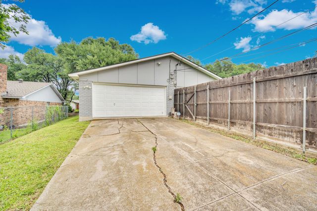 10810 Wallbrook Drive, Dallas, TX 75238