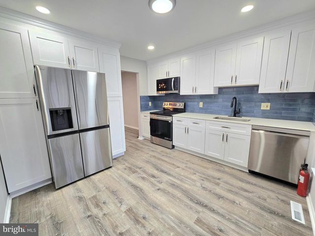 838 KINGS CROFT, Cherry Hill, NJ 08034