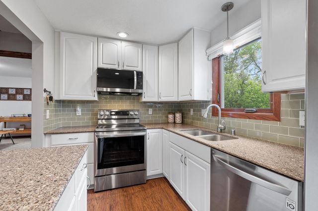 3520 Pilgrim Lane N, Plymouth, MN 55441