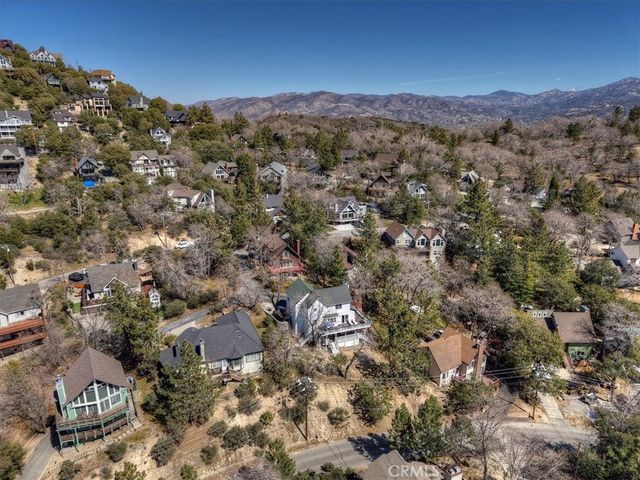 1211 Yosemite, Lake Arrowhead, CA 92352