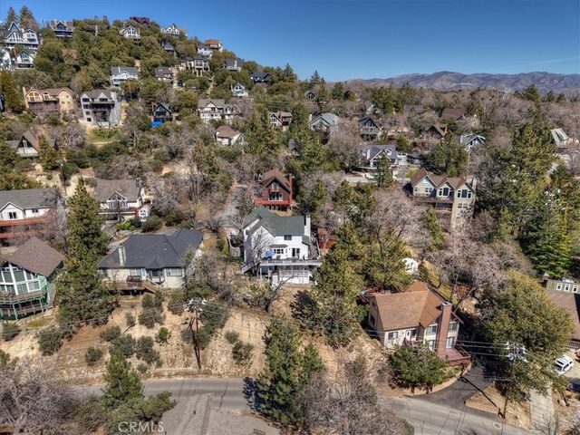 1211 Yosemite, Lake Arrowhead, CA 92352