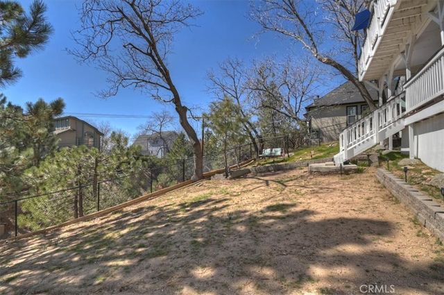 1211 Yosemite, Lake Arrowhead, CA 92352