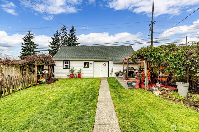 1116 E Marine View Drive, Everett, WA 98201