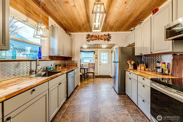 1116 E Marine View Drive, Everett, WA 98201