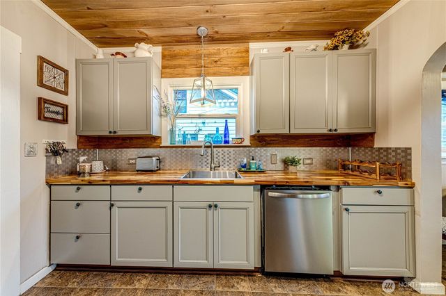 1116 E Marine View Drive, Everett, WA 98201