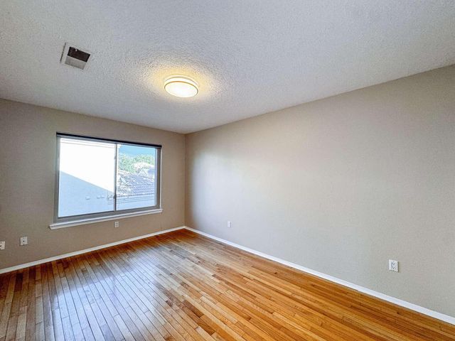 9121 Ridgefield Avenue NE, Albuquerque, NM 87109