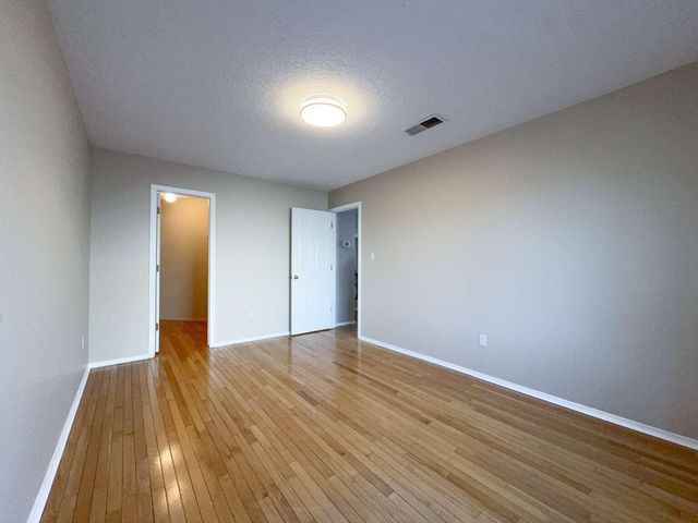 9121 Ridgefield Avenue NE, Albuquerque, NM 87109