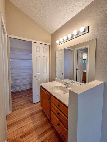 9121 Ridgefield Avenue NE, Albuquerque, NM 87109