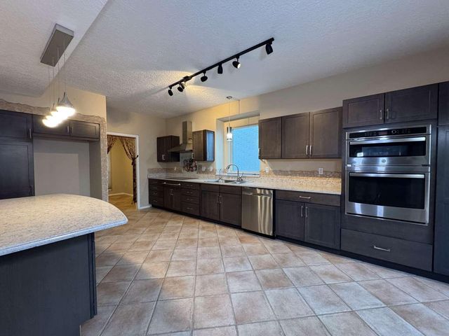 9121 Ridgefield Avenue NE, Albuquerque, NM 87109