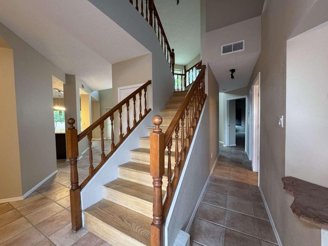 9121 Ridgefield Avenue NE, Albuquerque, NM 87109
