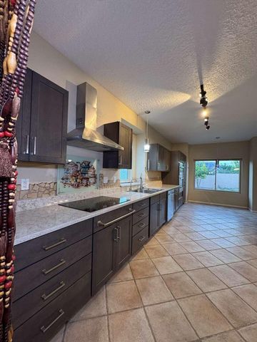 9121 Ridgefield Avenue NE, Albuquerque, NM 87109