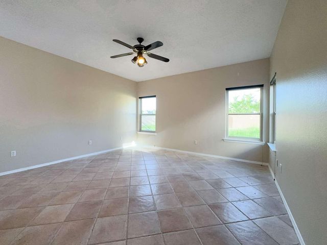 9121 Ridgefield Avenue NE, Albuquerque, NM 87109
