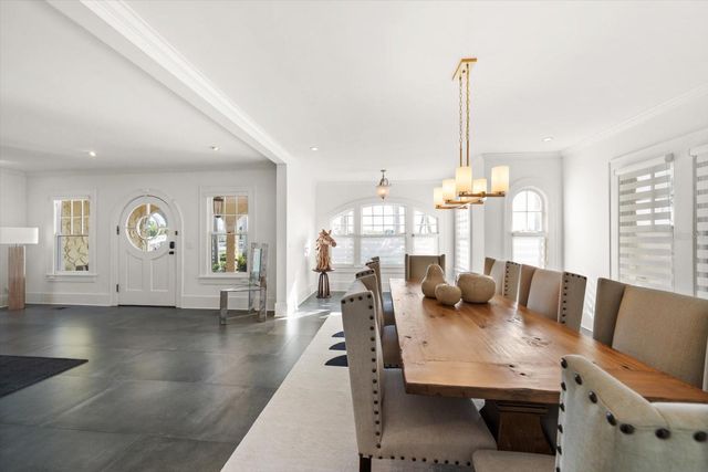 2050 COFFEE POT BOULEVARD NE, St Petersburg, FL 33704