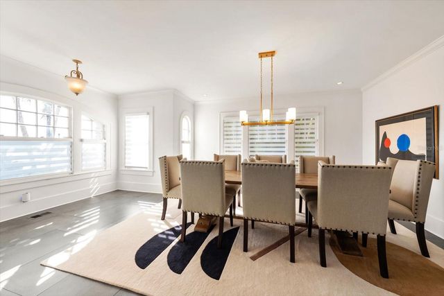 2050 COFFEE POT BOULEVARD NE, St Petersburg, FL 33704