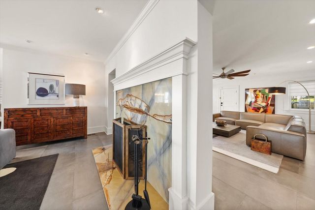 2050 COFFEE POT BOULEVARD NE, St Petersburg, FL 33704