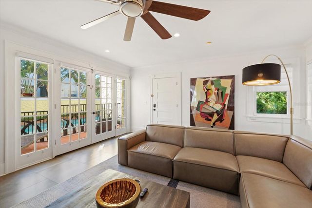 2050 COFFEE POT BOULEVARD NE, St Petersburg, FL 33704