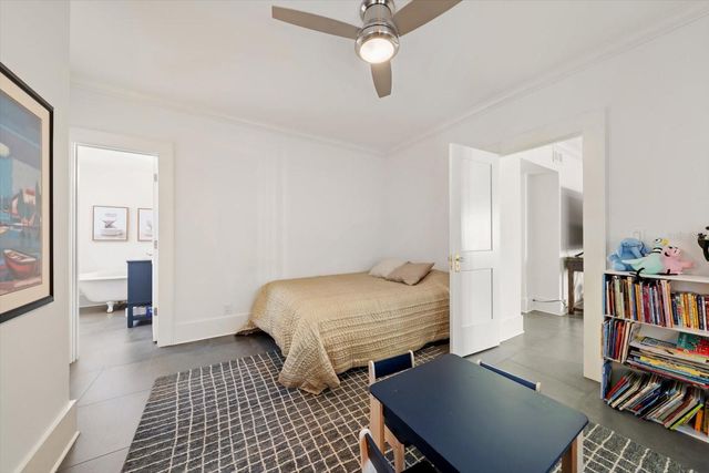 2050 COFFEE POT BOULEVARD NE, St Petersburg, FL 33704