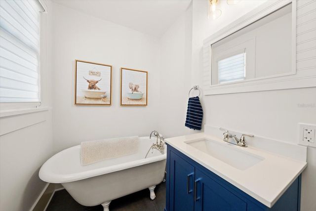 2050 COFFEE POT BOULEVARD NE, St Petersburg, FL 33704