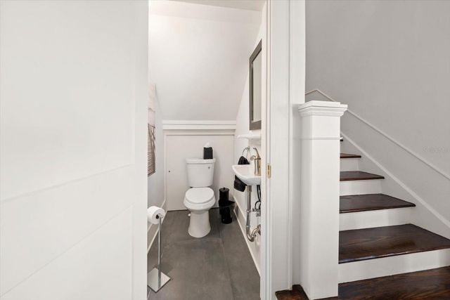 2050 COFFEE POT BOULEVARD NE, St Petersburg, FL 33704