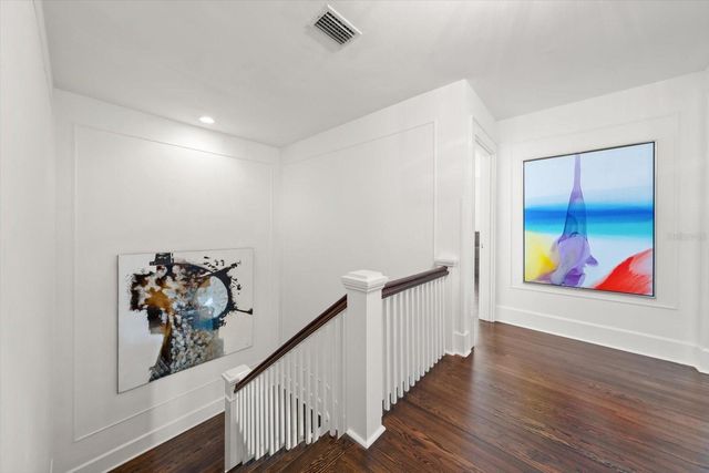 2050 COFFEE POT BOULEVARD NE, St Petersburg, FL 33704