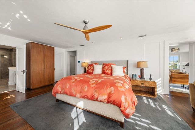 2050 COFFEE POT BOULEVARD NE, St Petersburg, FL 33704