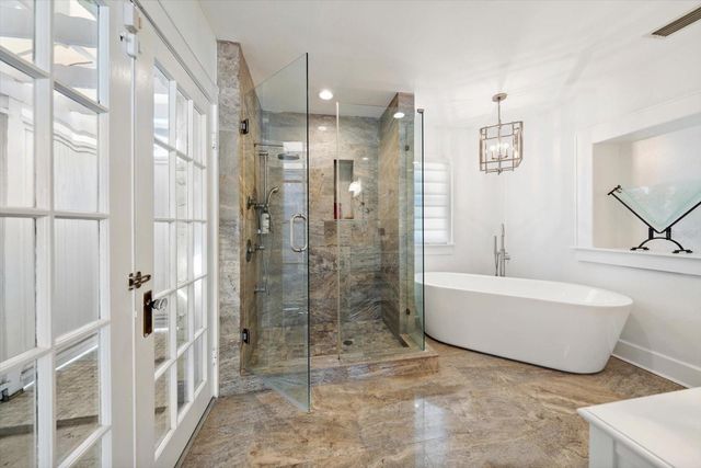 2050 COFFEE POT BOULEVARD NE, St Petersburg, FL 33704