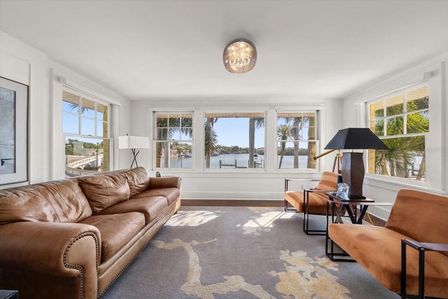 2050 COFFEE POT BOULEVARD NE, St Petersburg, FL 33704