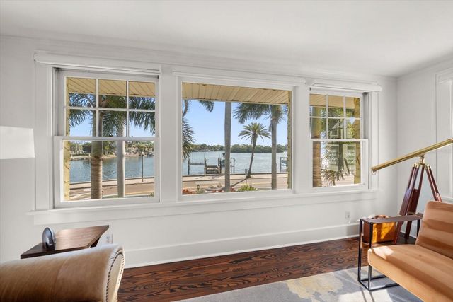 2050 COFFEE POT BOULEVARD NE, St Petersburg, FL 33704