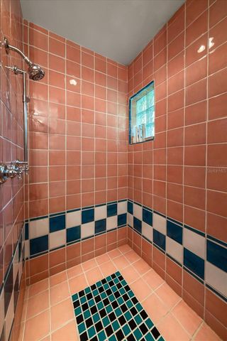 2050 COFFEE POT BOULEVARD NE, St Petersburg, FL 33704